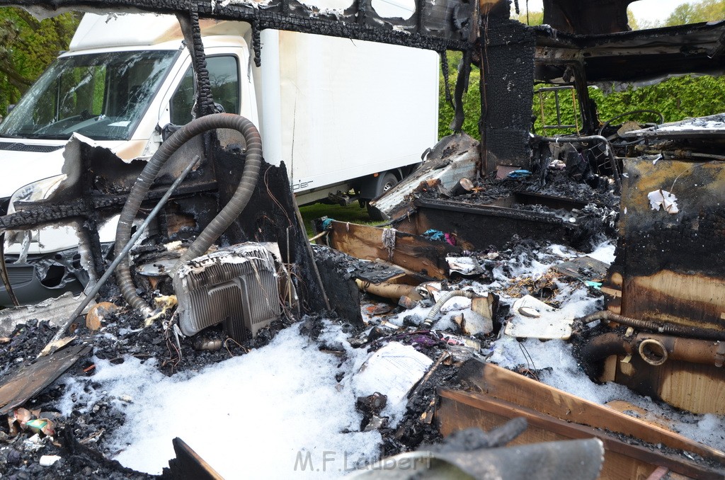 Wohnmobil ausgebrannt Koeln Porz Linder Mauspfad P061.JPG - Miklos Laubert